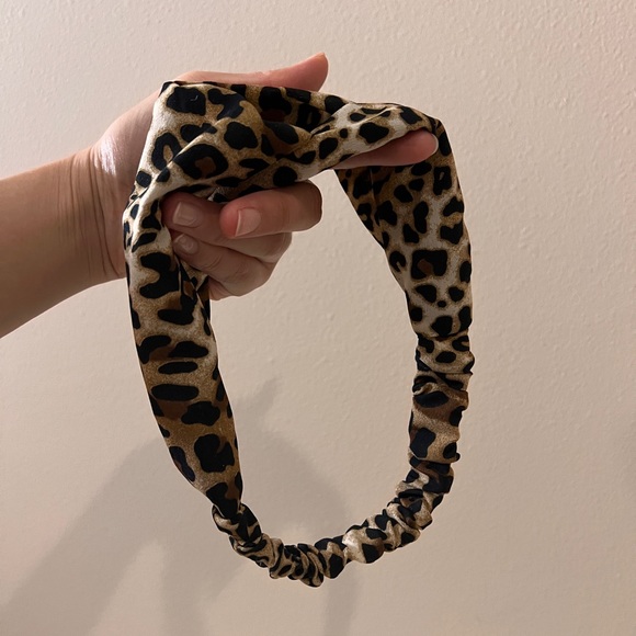 Leopard cheetah animal print scrunchies set - Picture 3 of 4